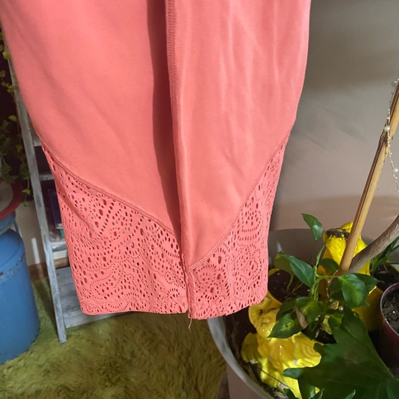 Pink sport workout pants.  Love the ankle area.  Worn one time not my color. 👍 - Picture 3 of 3